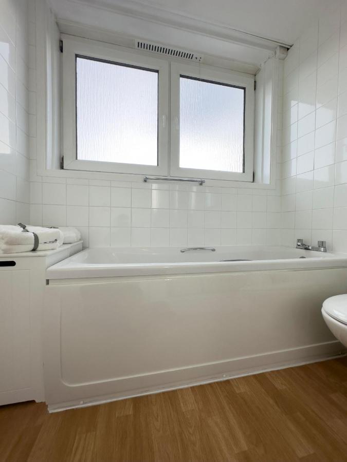 Scandi Style Apartment With Stunning Views 린리스고 외부 사진