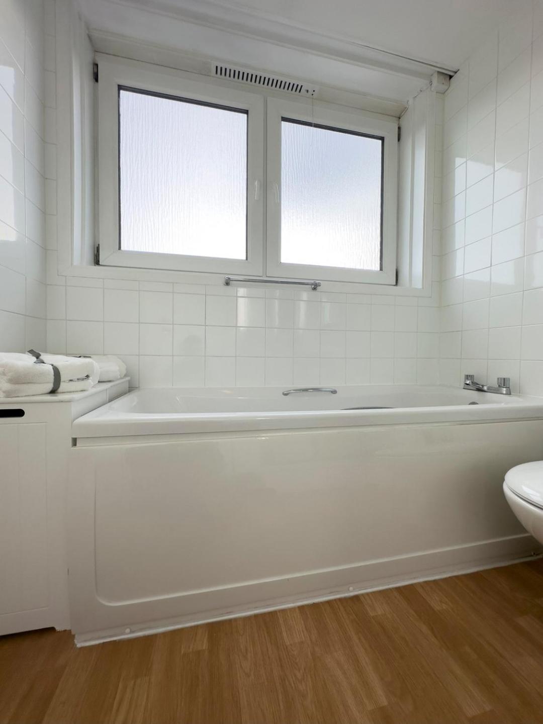 Scandi Style Apartment With Stunning Views 린리스고 외부 사진
